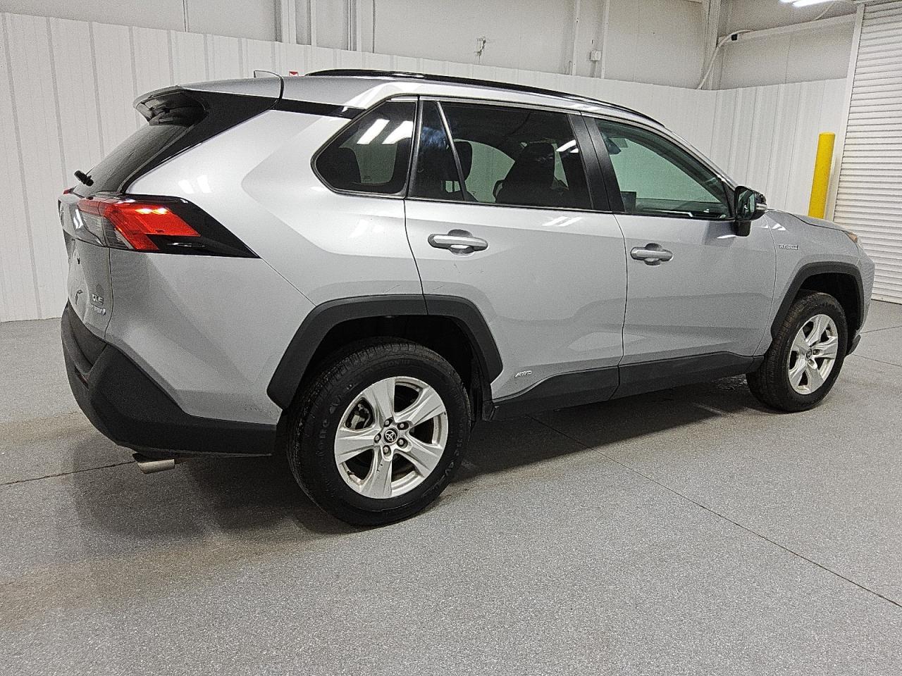 2021 Toyota Rav4 Xle - Image 3