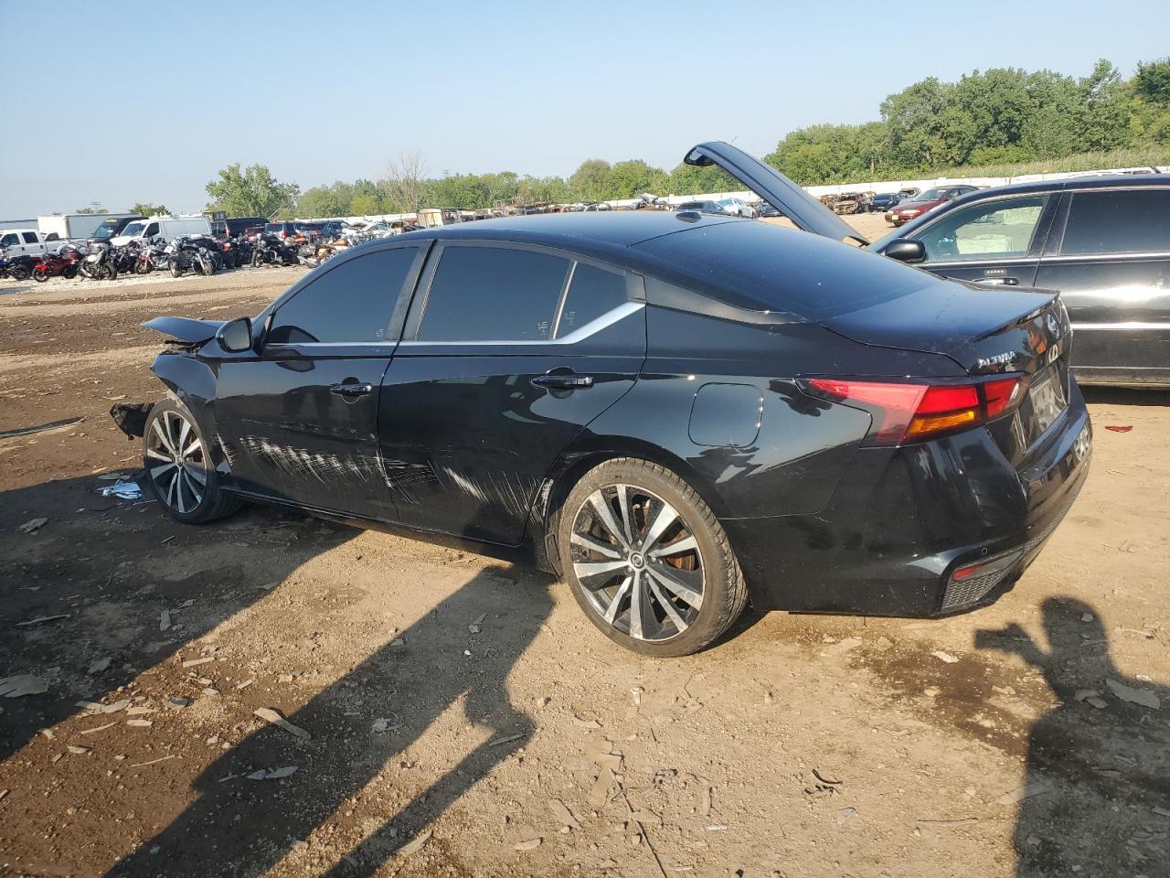 2022 Nissan Altima Sr - Фото 2