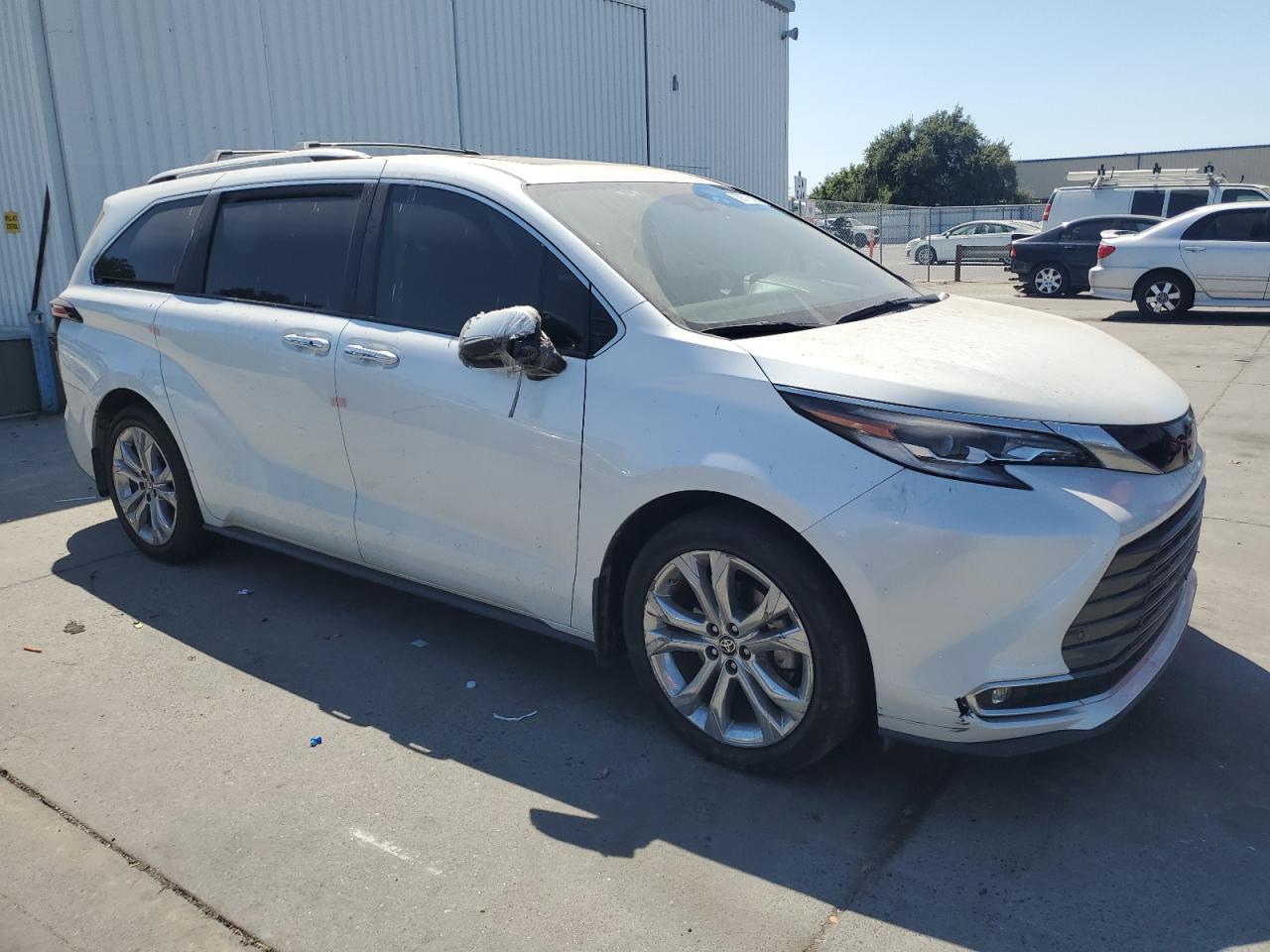 2022 Toyota Sienna Limited - Image 4