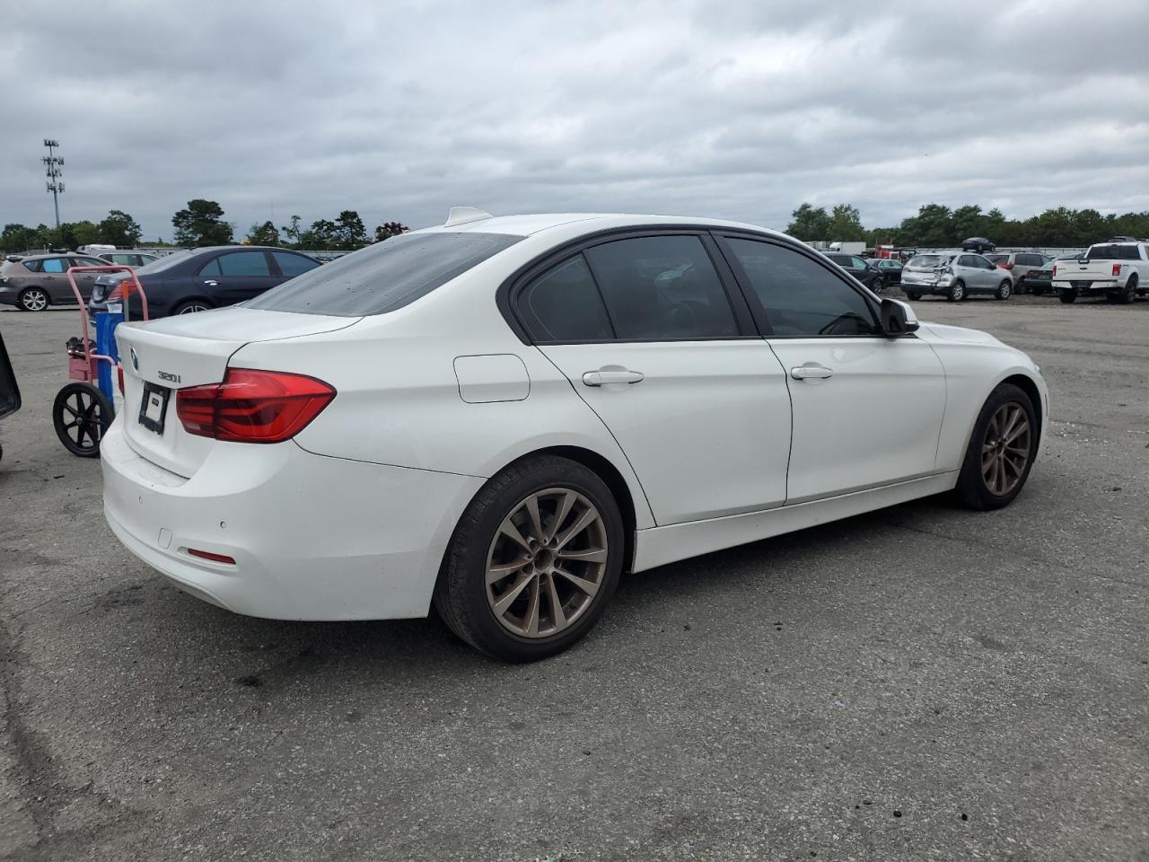2018 BMW 320 Xi - Фото 3