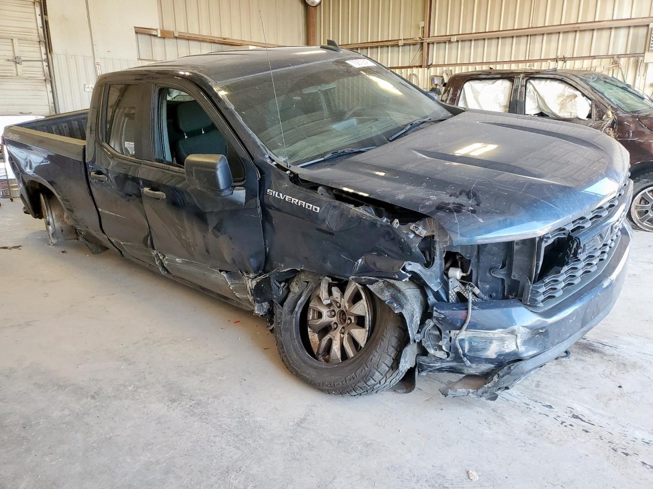 2020 Chevrolet Silverado K1500 Custom - Фото 4