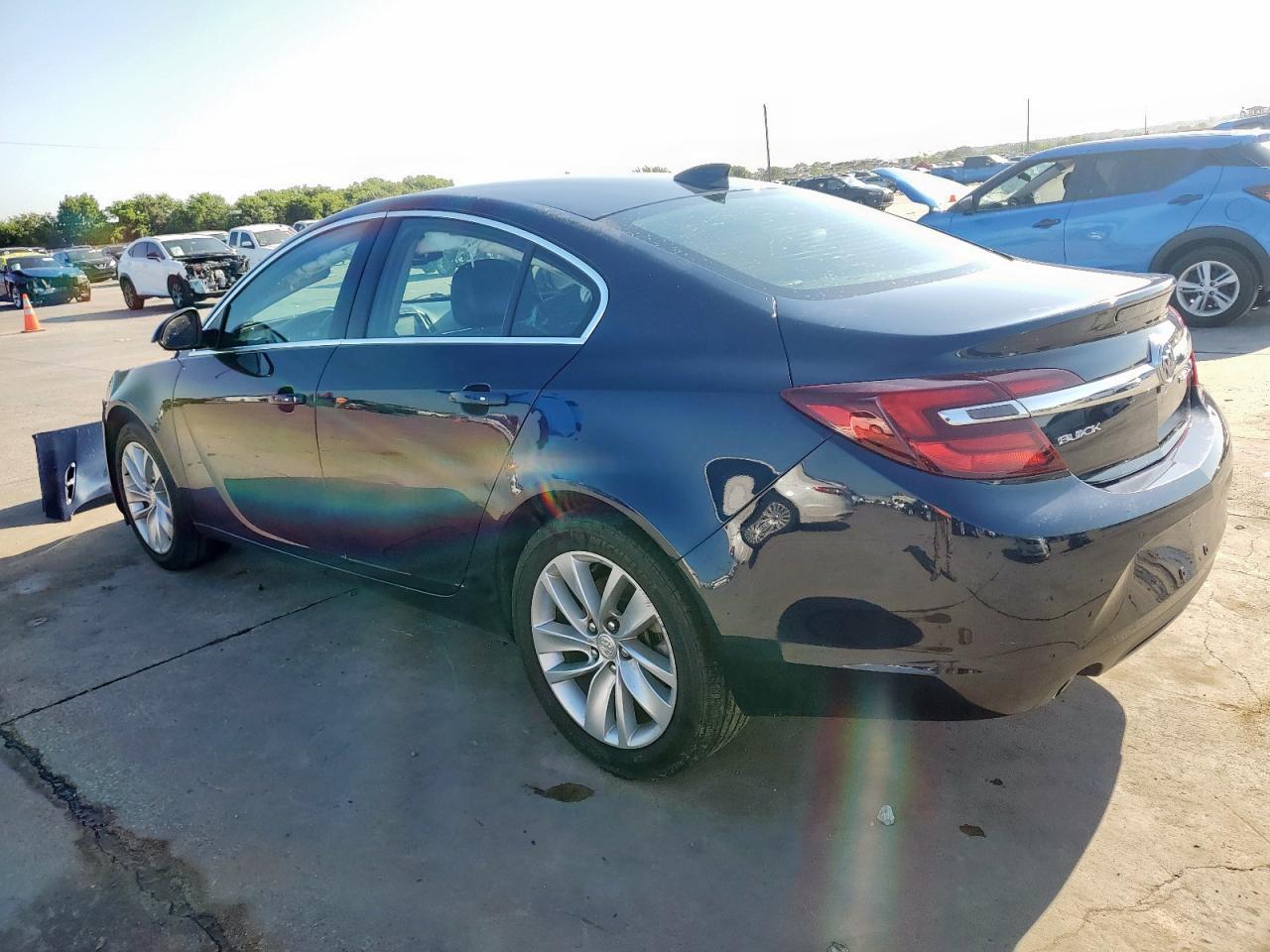 2016 Buick Regal Tourx - Image 2