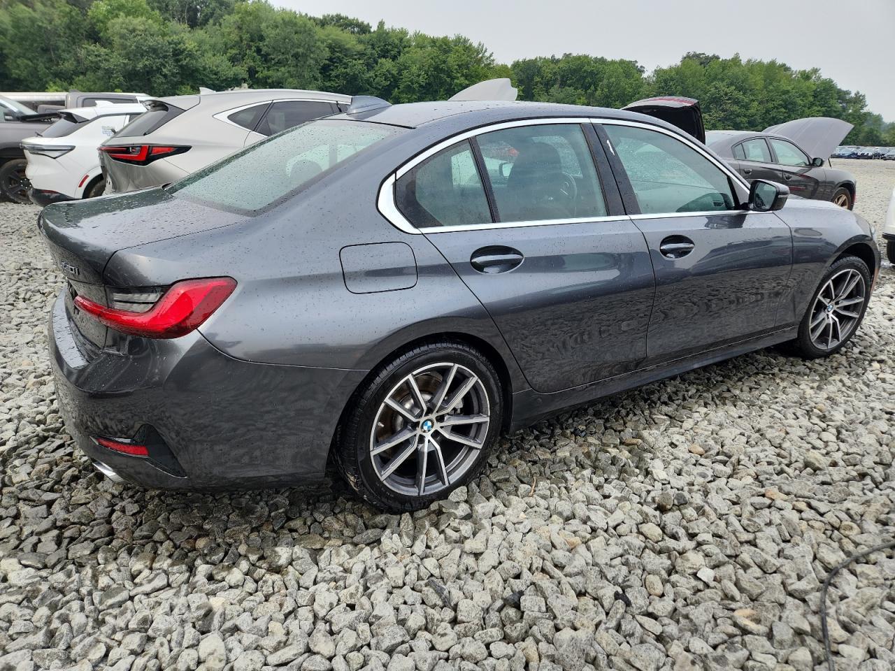 2021 BMW 330Xi - Фото 3