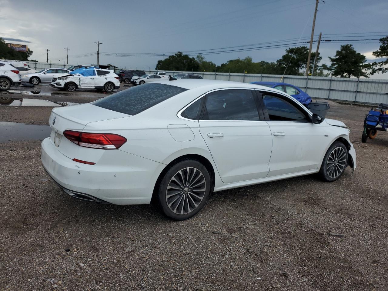 2022 Volkswagen Passat Limited Edition - Фото 3