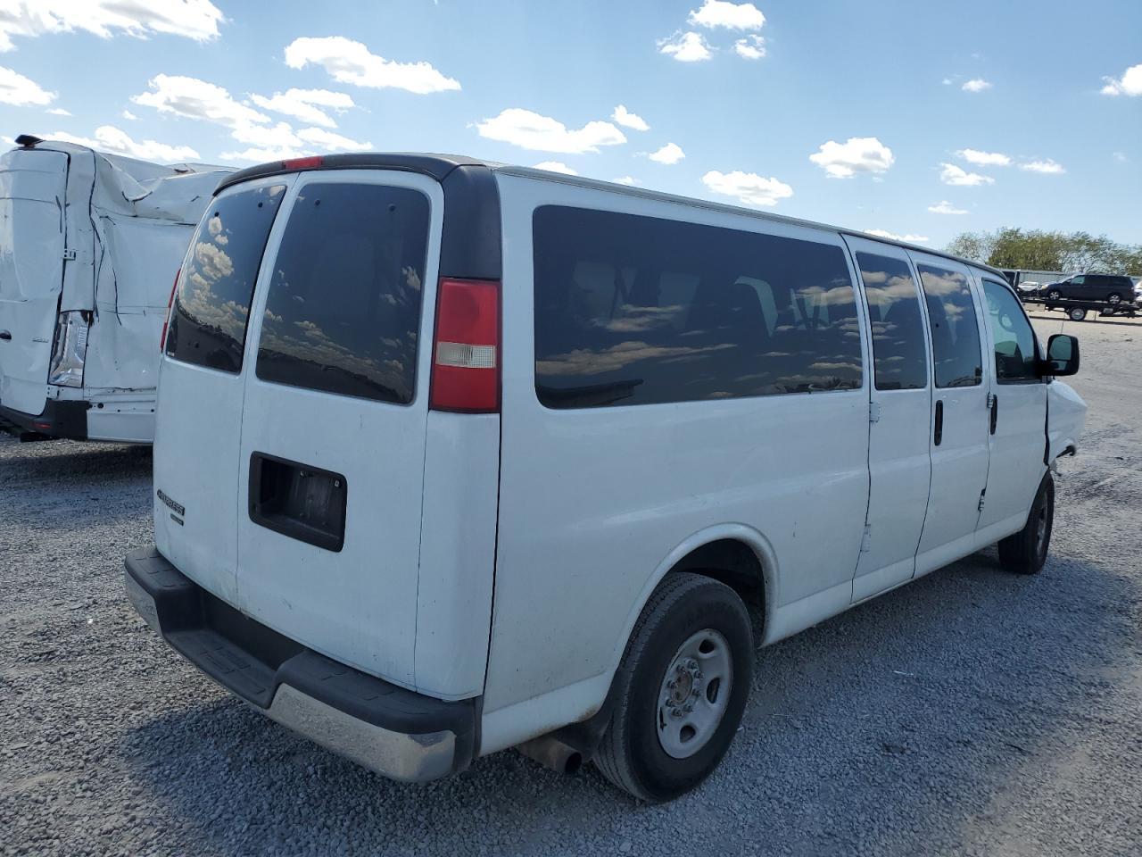 2013 Chevrolet Express G3500 - Фото 3