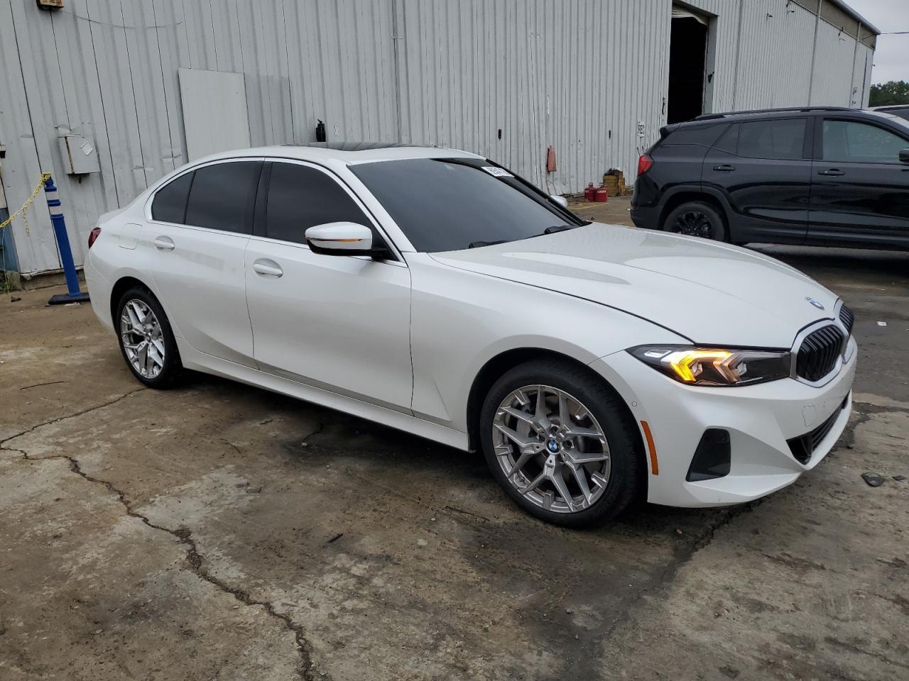 2025 BMW 330Xi - Фото 4