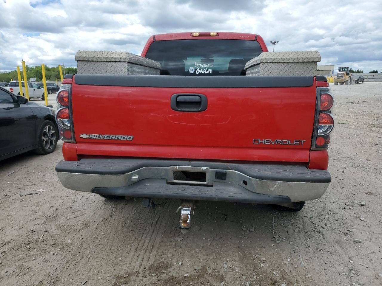 2007 Chevrolet Silverado K1500 Classic Crew Cab - Image 6
