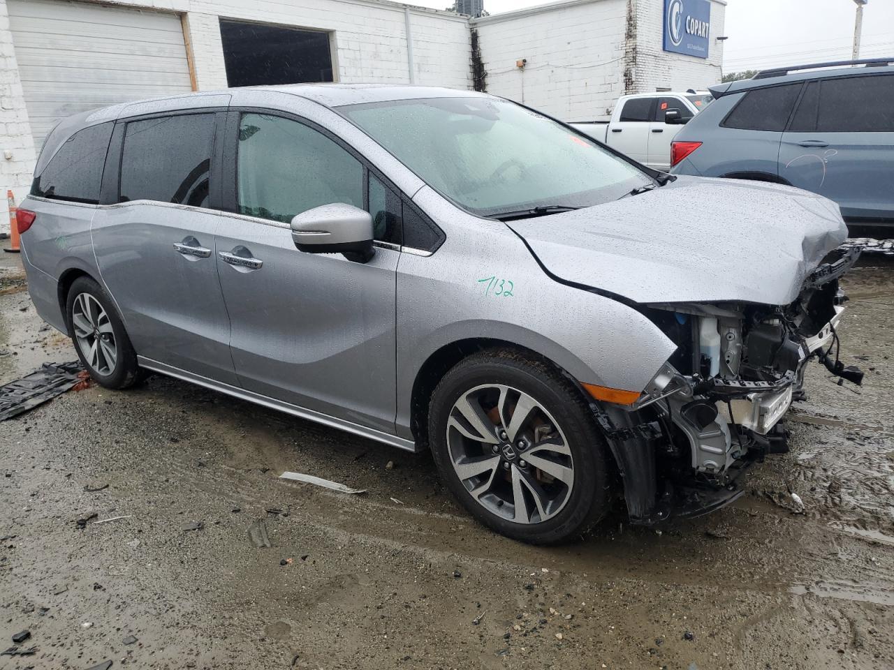 2022 Honda Odyssey Touring - Image 4