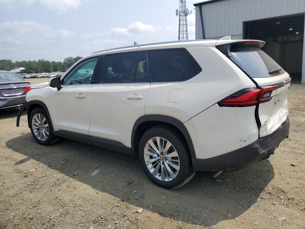 2024 Toyota Grand Highlander Platinum - Image 2