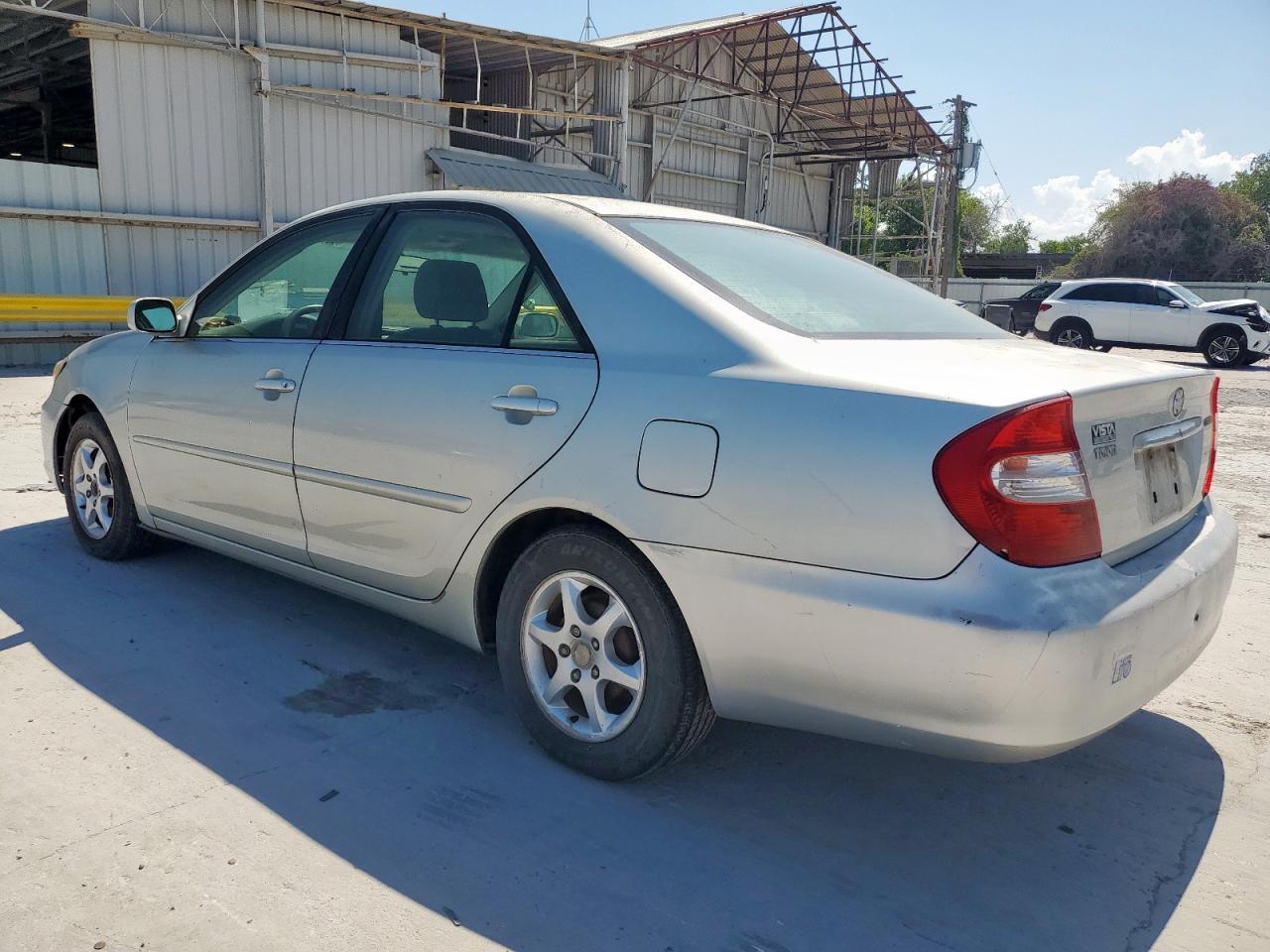 2002 Toyota Camry Le - Фото 2