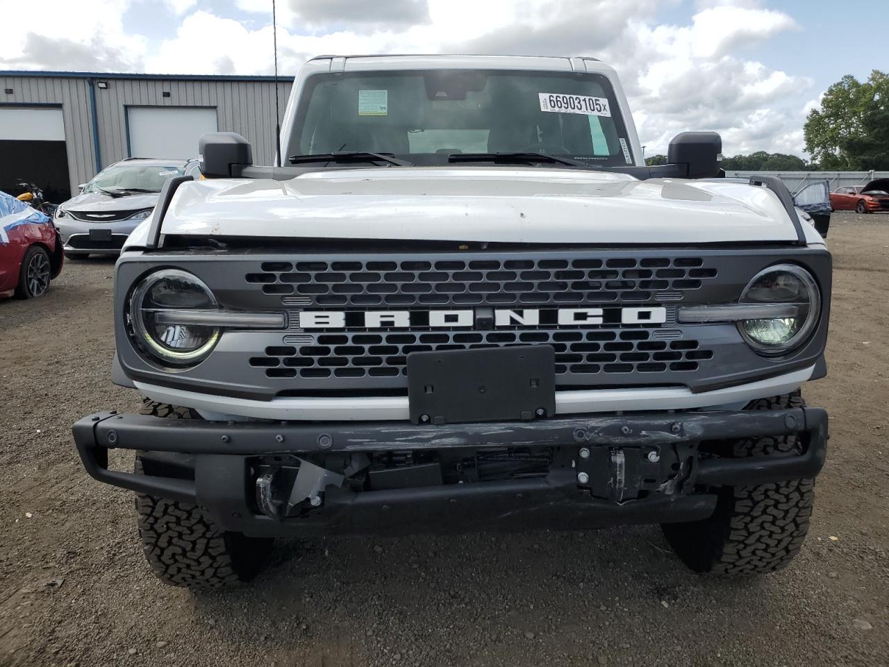 2024 Ford Bronco Badlands - Image 5