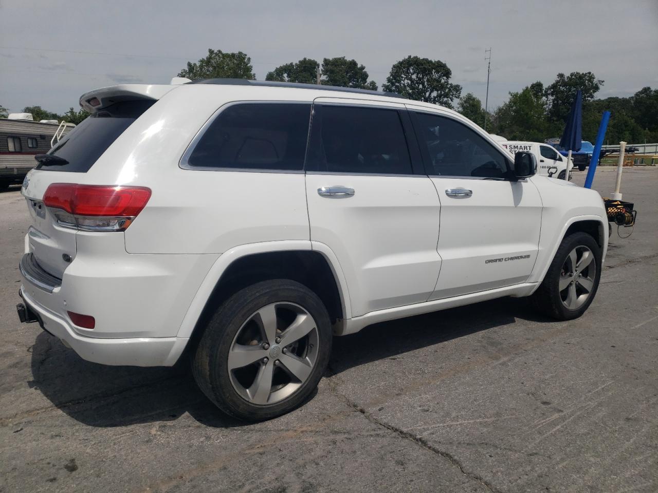 2014 Jeep Grand Cherokee Overland - Image 3