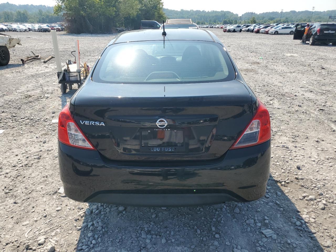 2015 Nissan Versa S - Фото 6