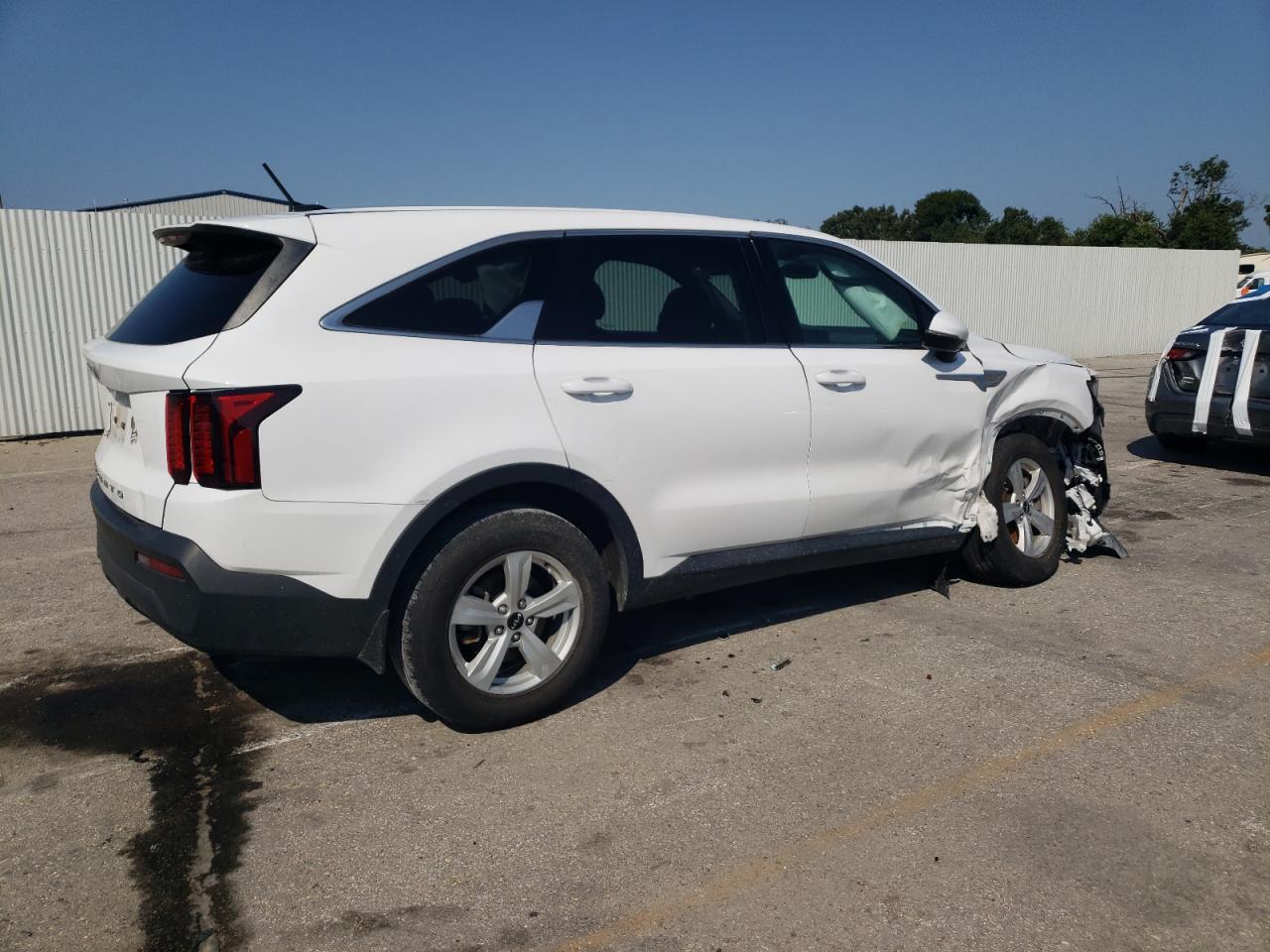 2022 Kia Sorento Lx - Image 3