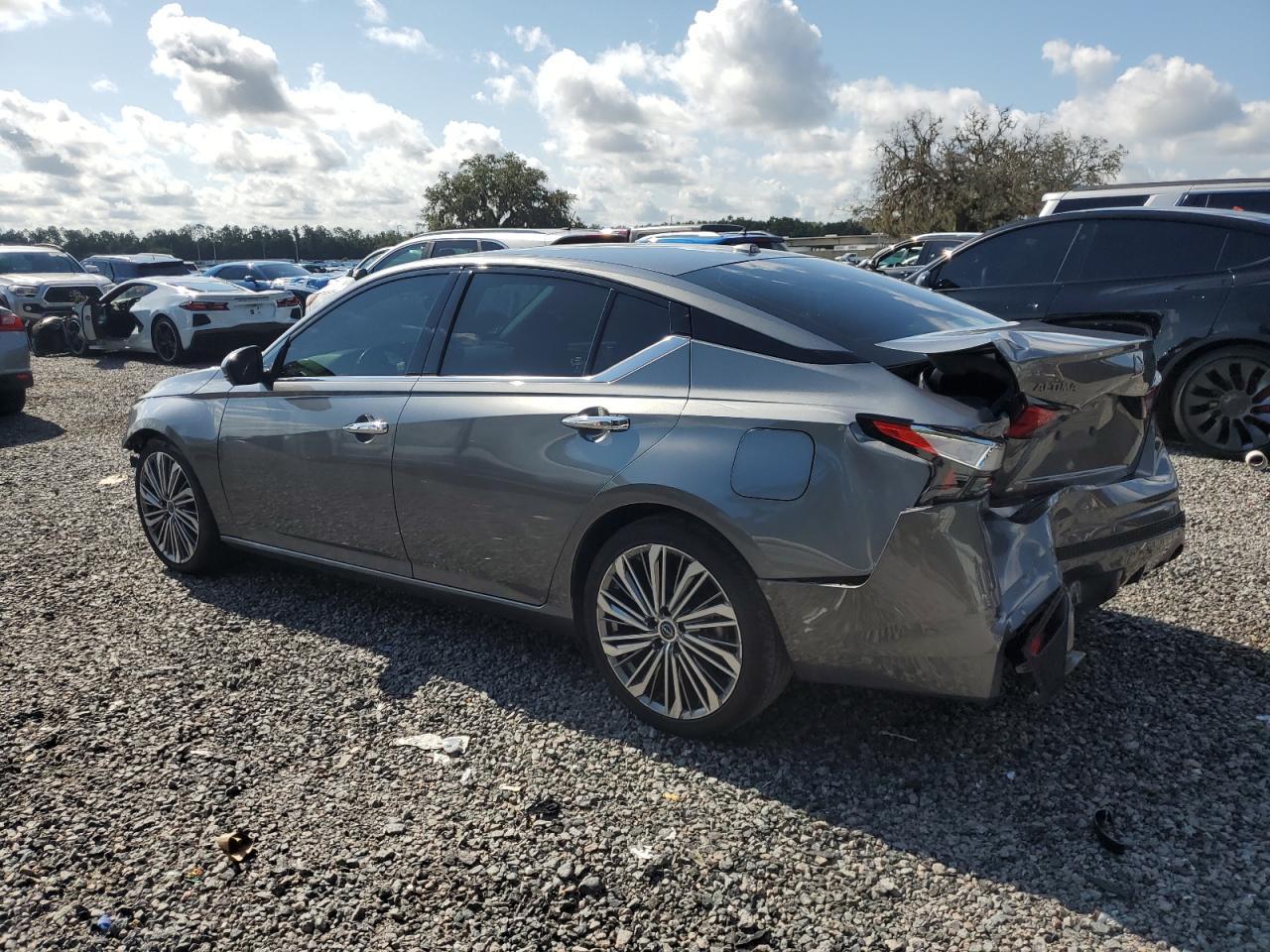 2023 Nissan Altima Sl - Фото 2