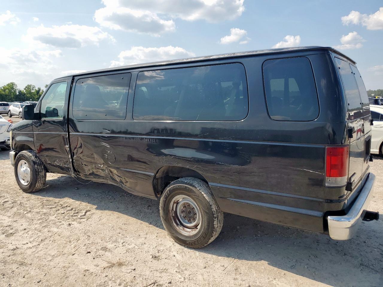 2011 Ford Econoline Cargo E-25 - Фото 2