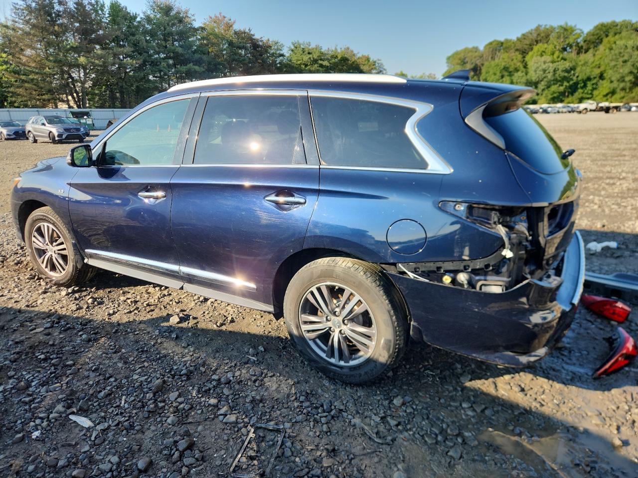 2017 Infiniti Qx60 - Image 2