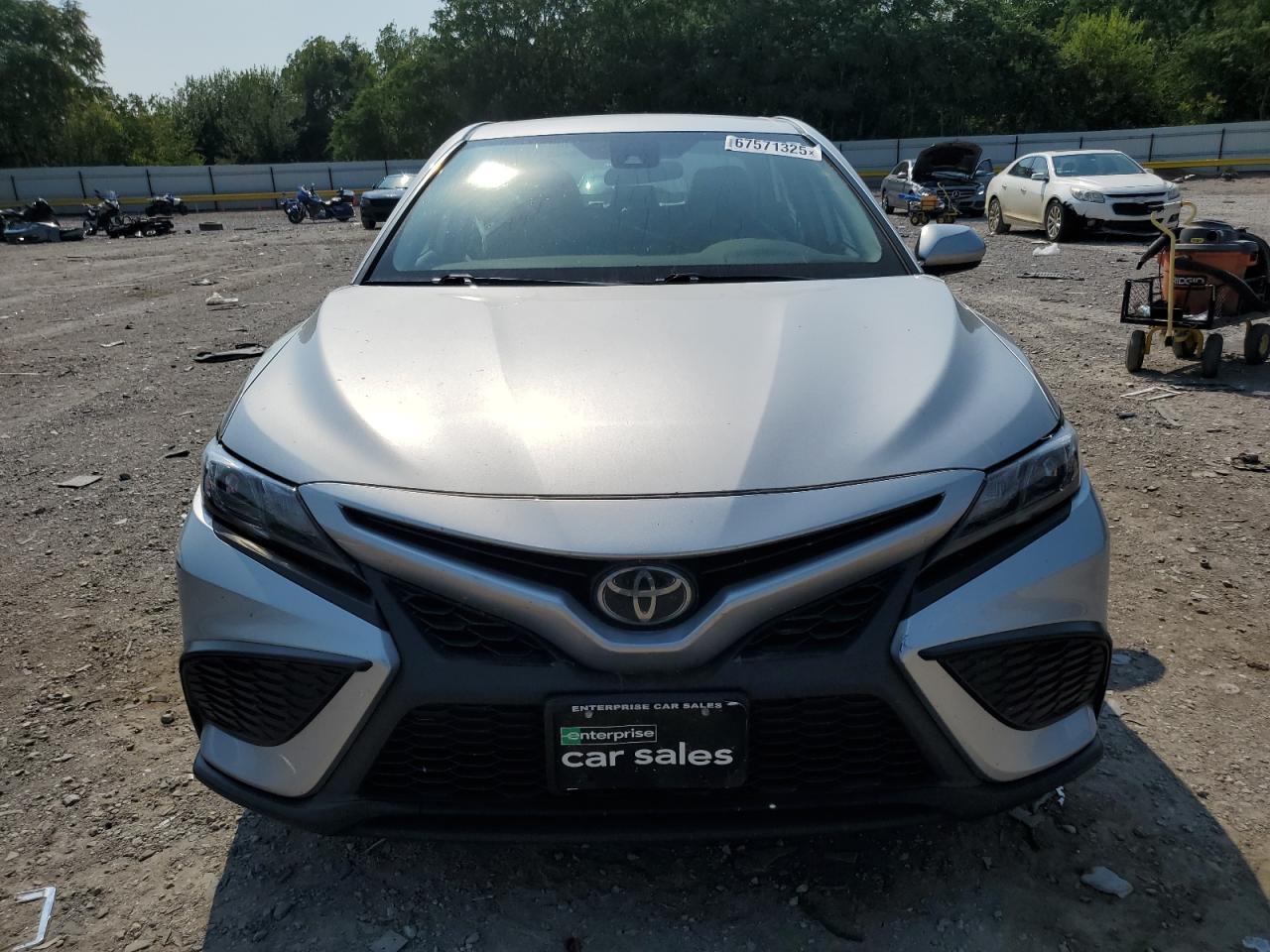 2022 Toyota Camry Se - Фото 5