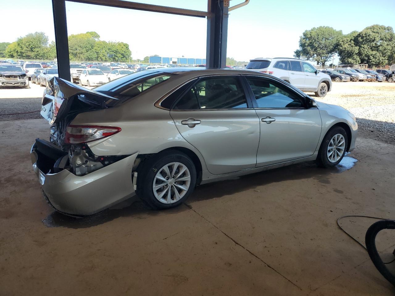 2015 Toyota Camry Le - Фото 3