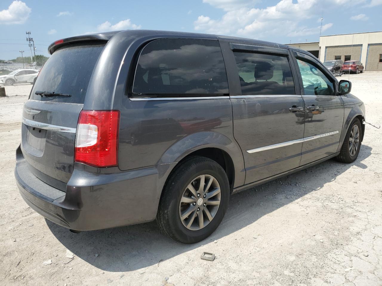 2015 Chrysler Town & Country S - Image 3