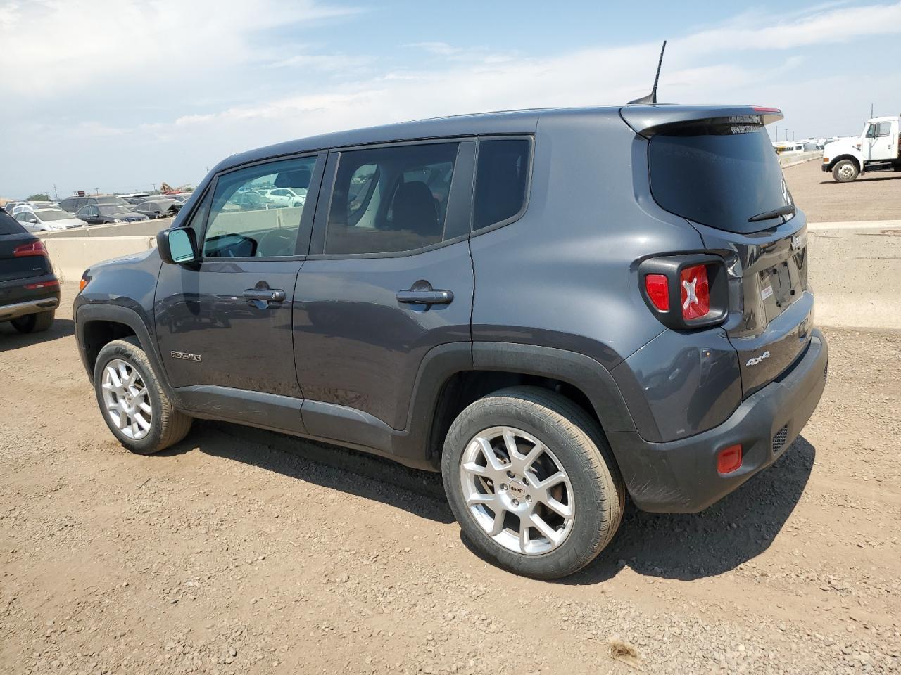 2023 Jeep Renegade Latitude - Фото 2