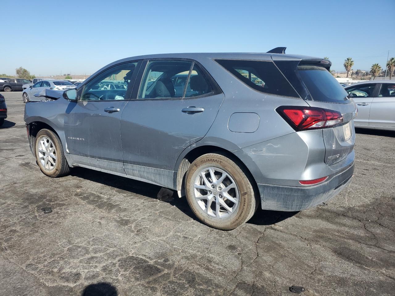 2023 Chevrolet Equinox Ls - Фото 2