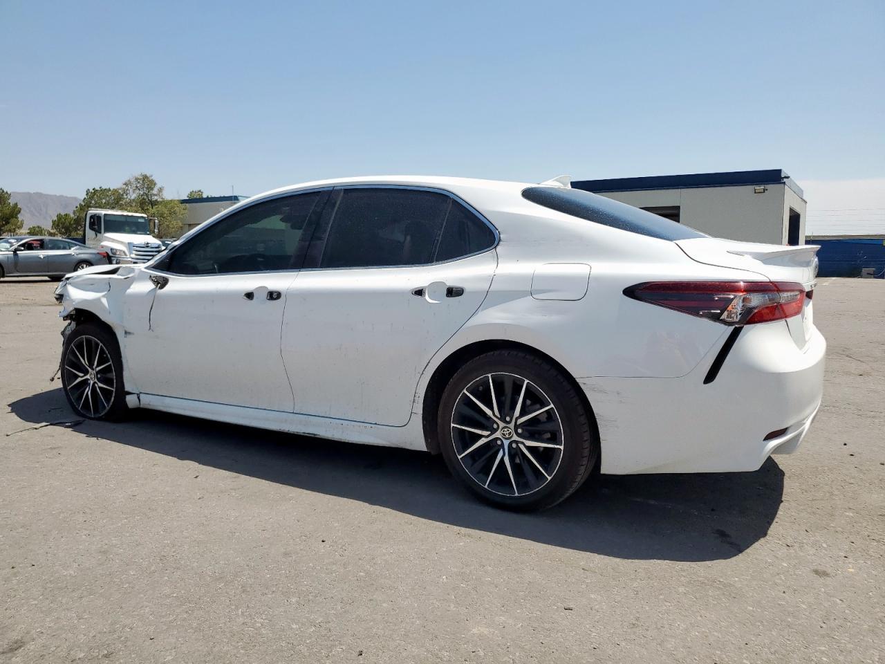 2021 Toyota Camry Se - Фото 2
