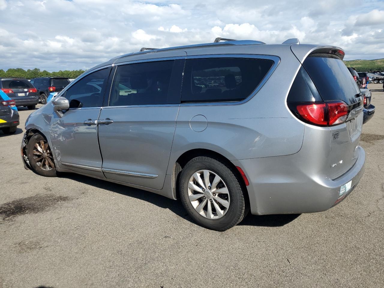 2019 Chrysler Pacifica Touring L - Image 2