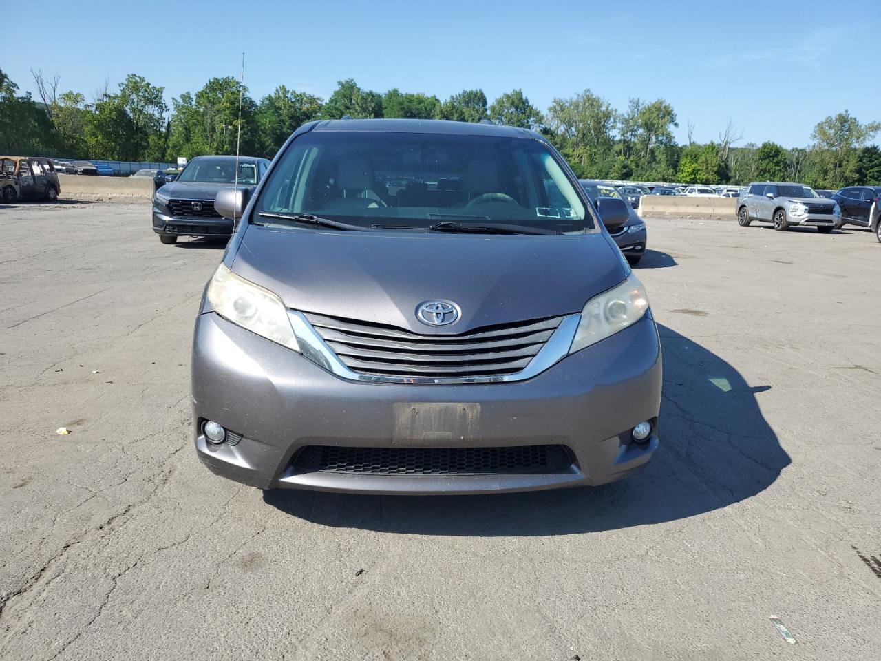 2011 Toyota Sienna Xle - Фото 5