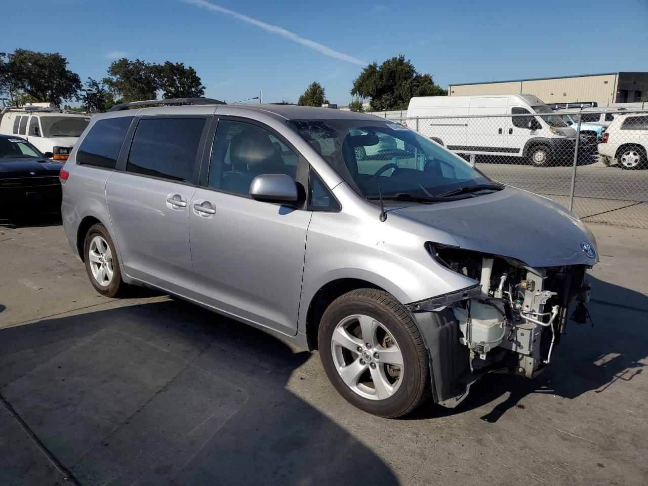2013 Toyota Sienna Le - Фото 4