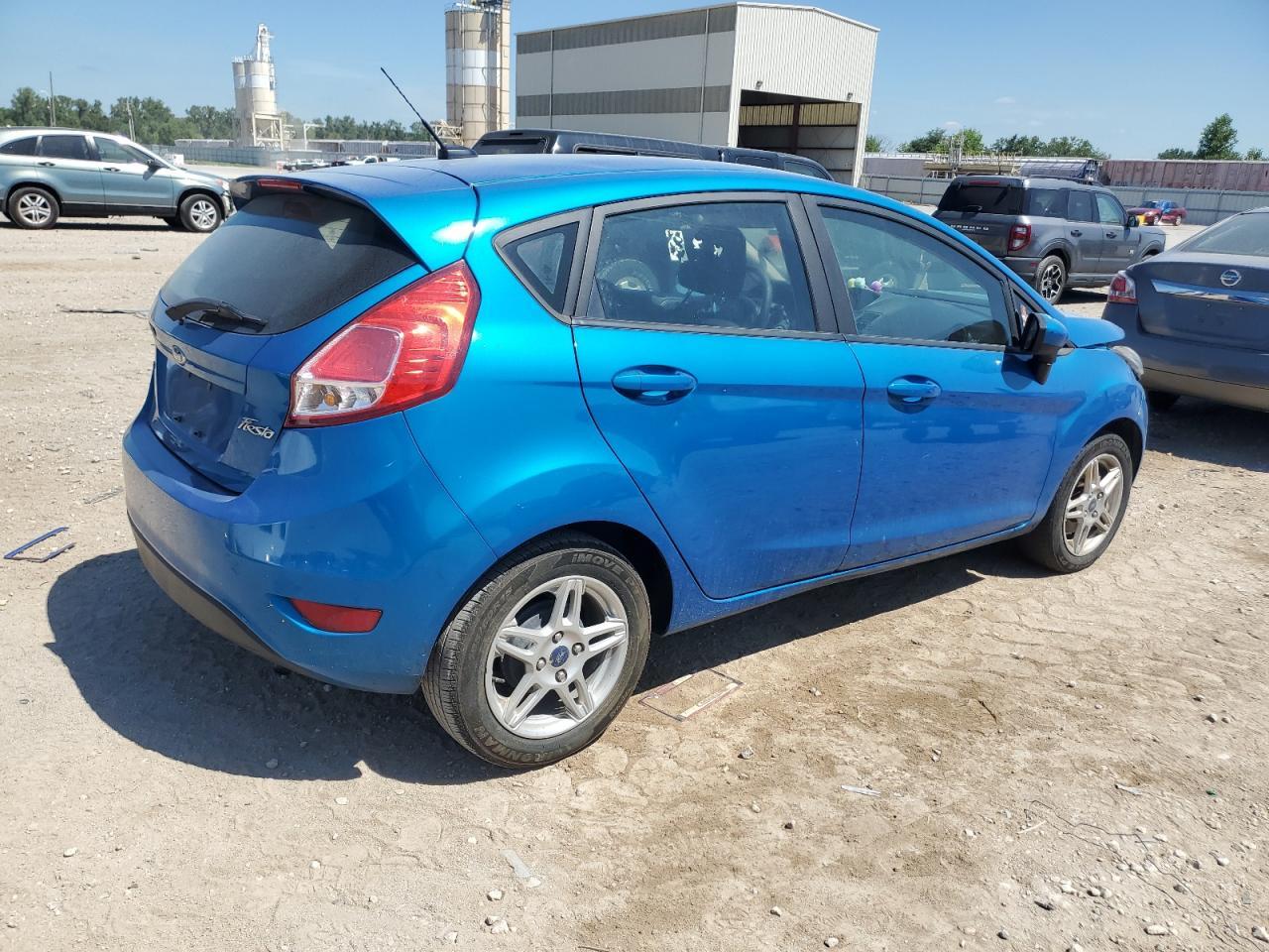 2017 Ford Fiesta Se - Фото 3