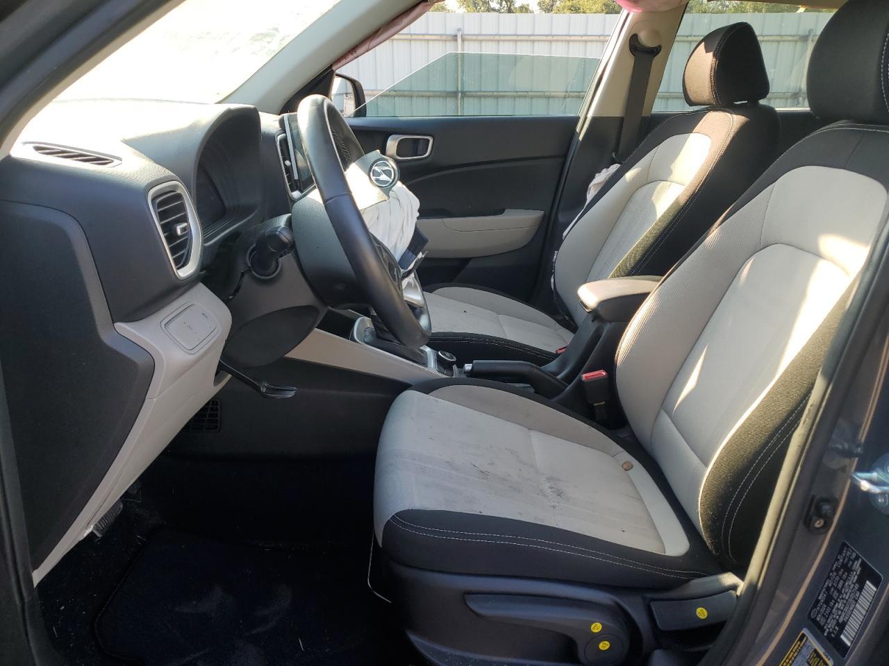 2025 Hyundai Venue Sel - Image 7