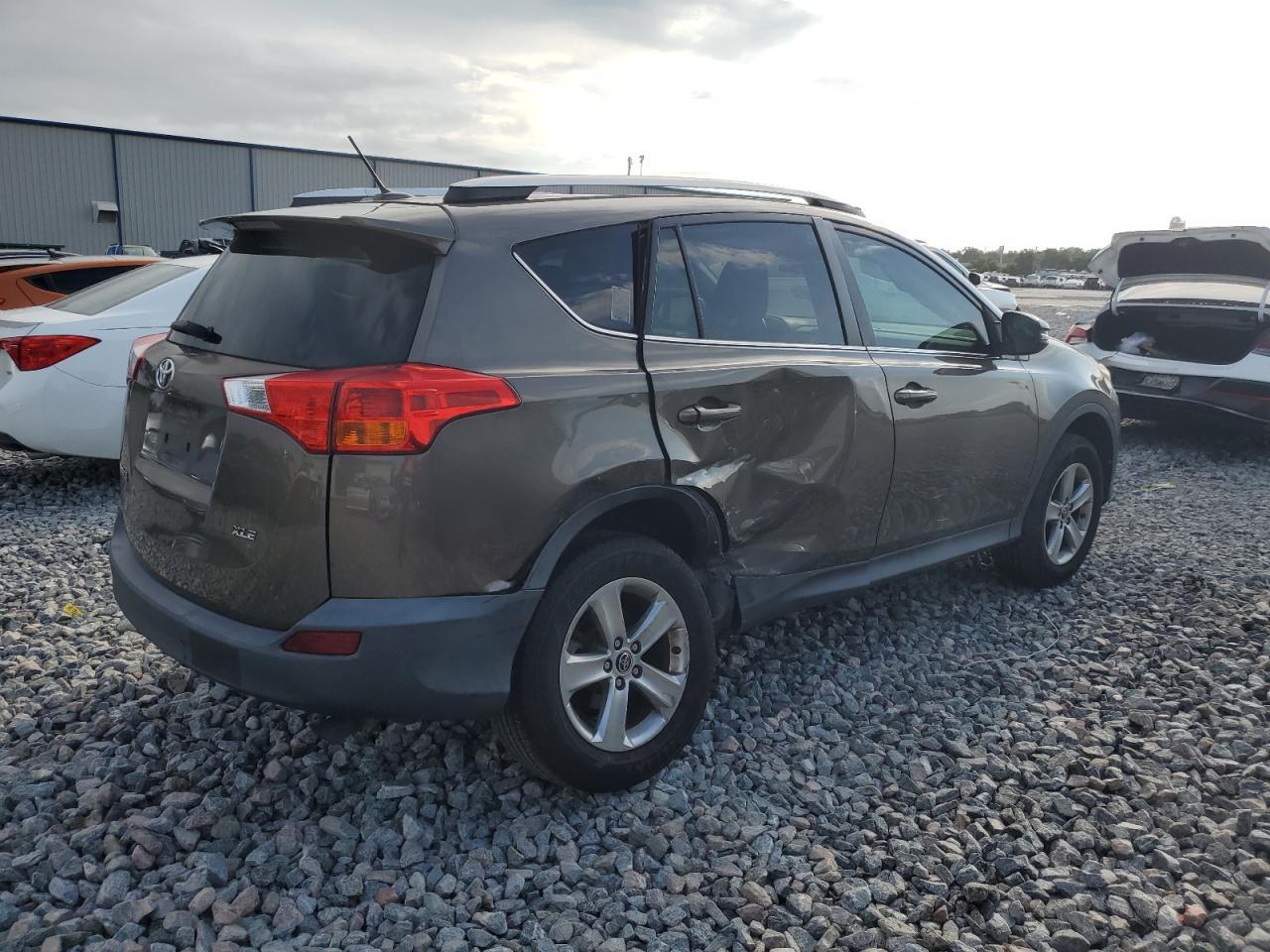 2015 Toyota Rav4 Xle - Image 3