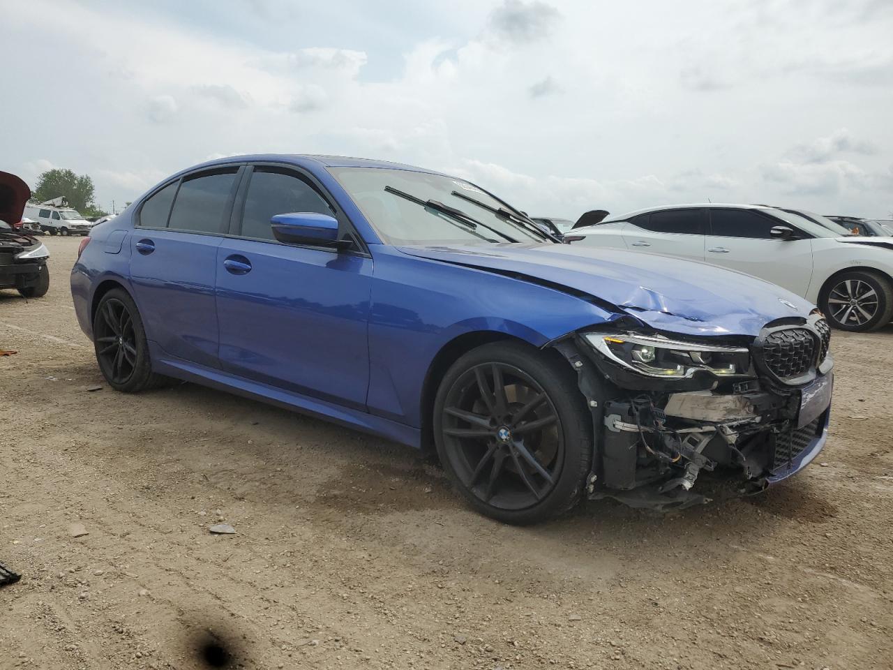 2019 BMW 330Xi - Фото 4