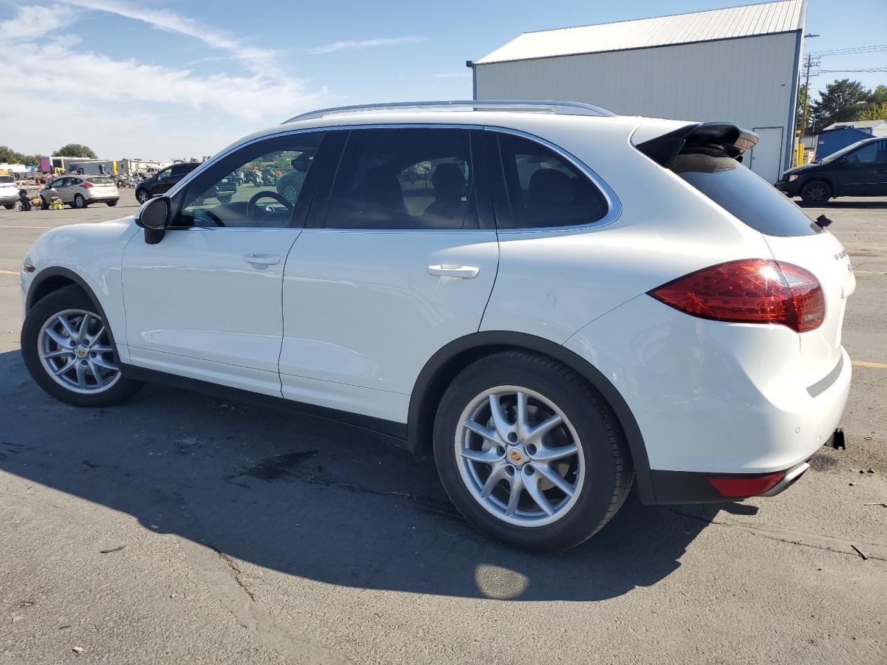2014 Porsche Cayenne S - Image 2