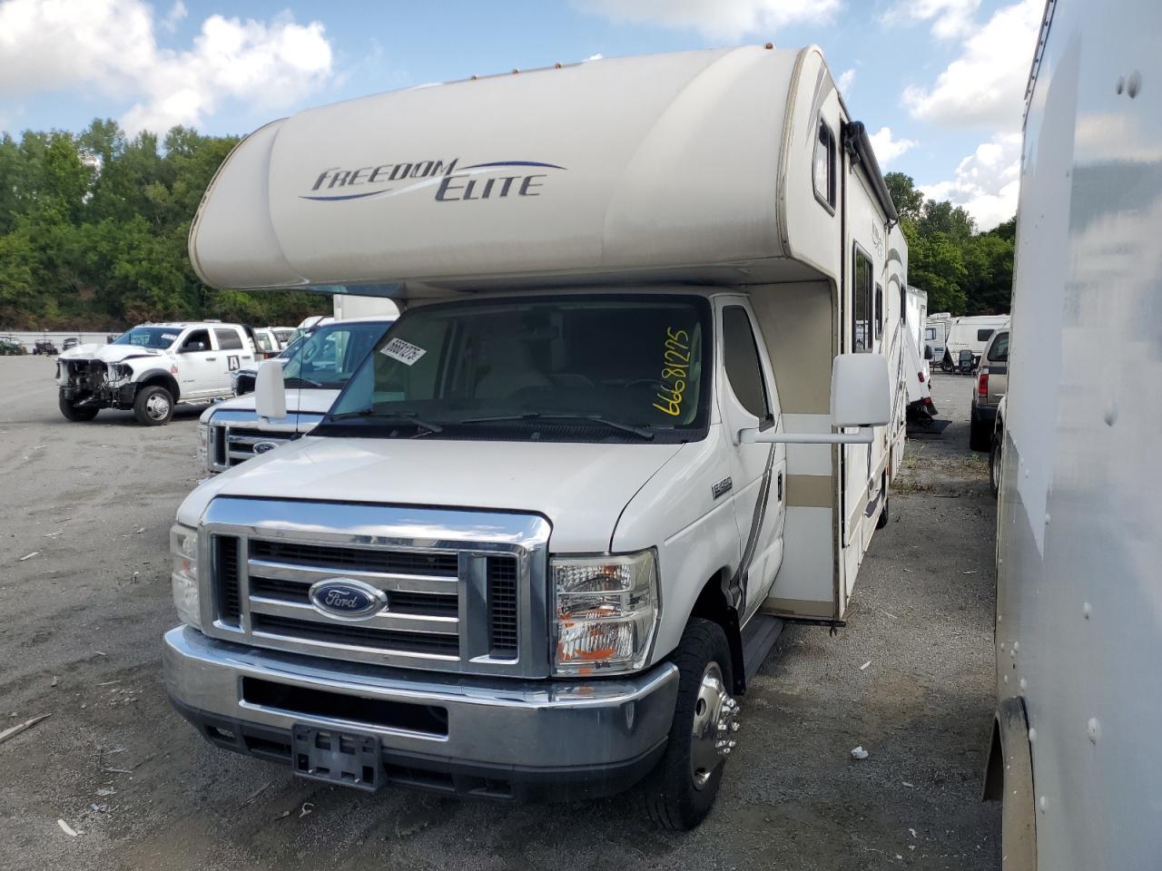 2017 Ford Econoline E450 Super Duty Cutaway Van - Фото 2