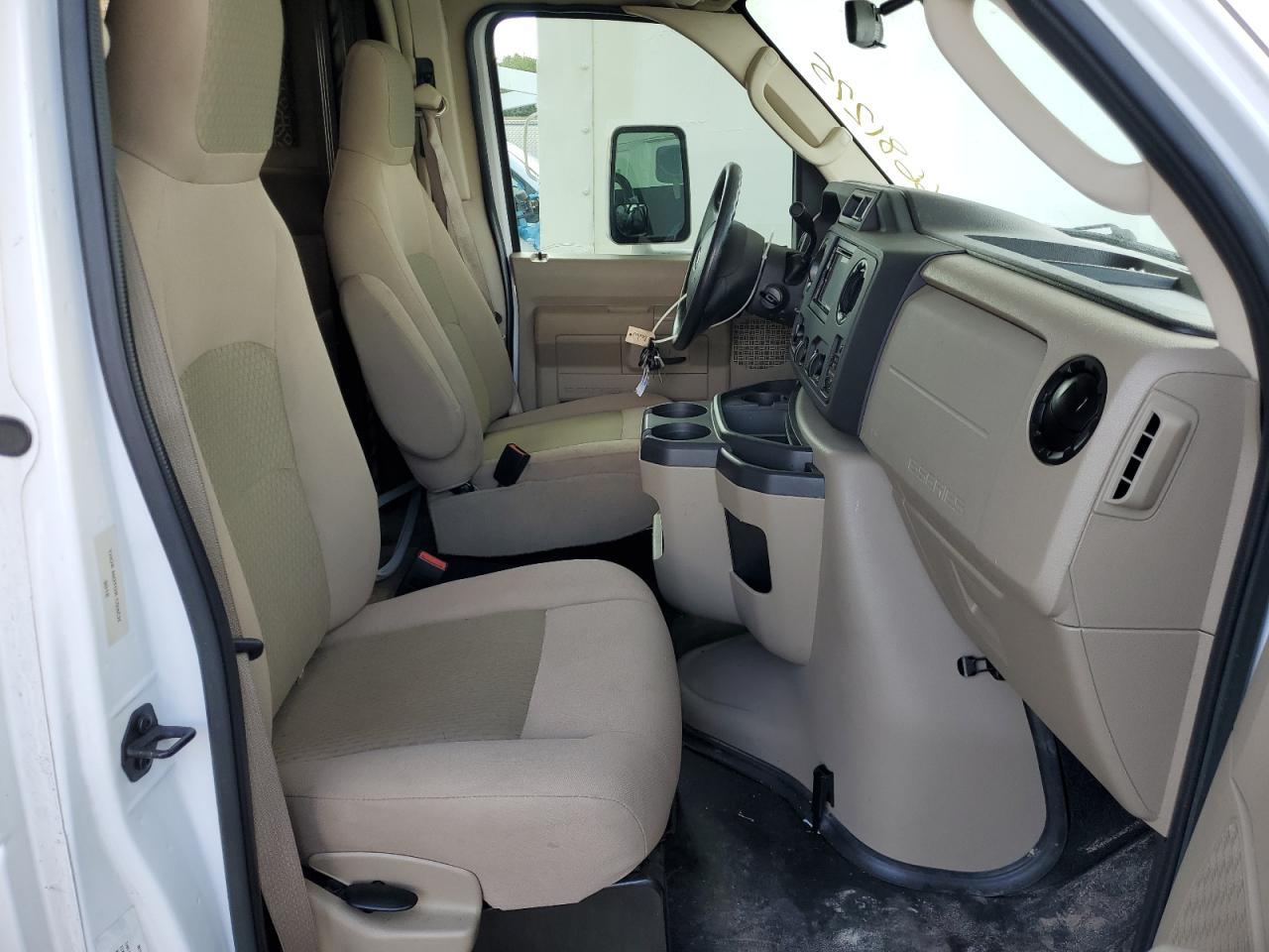 2017 Ford Econoline E450 Super Duty Cutaway Van - Фото 5