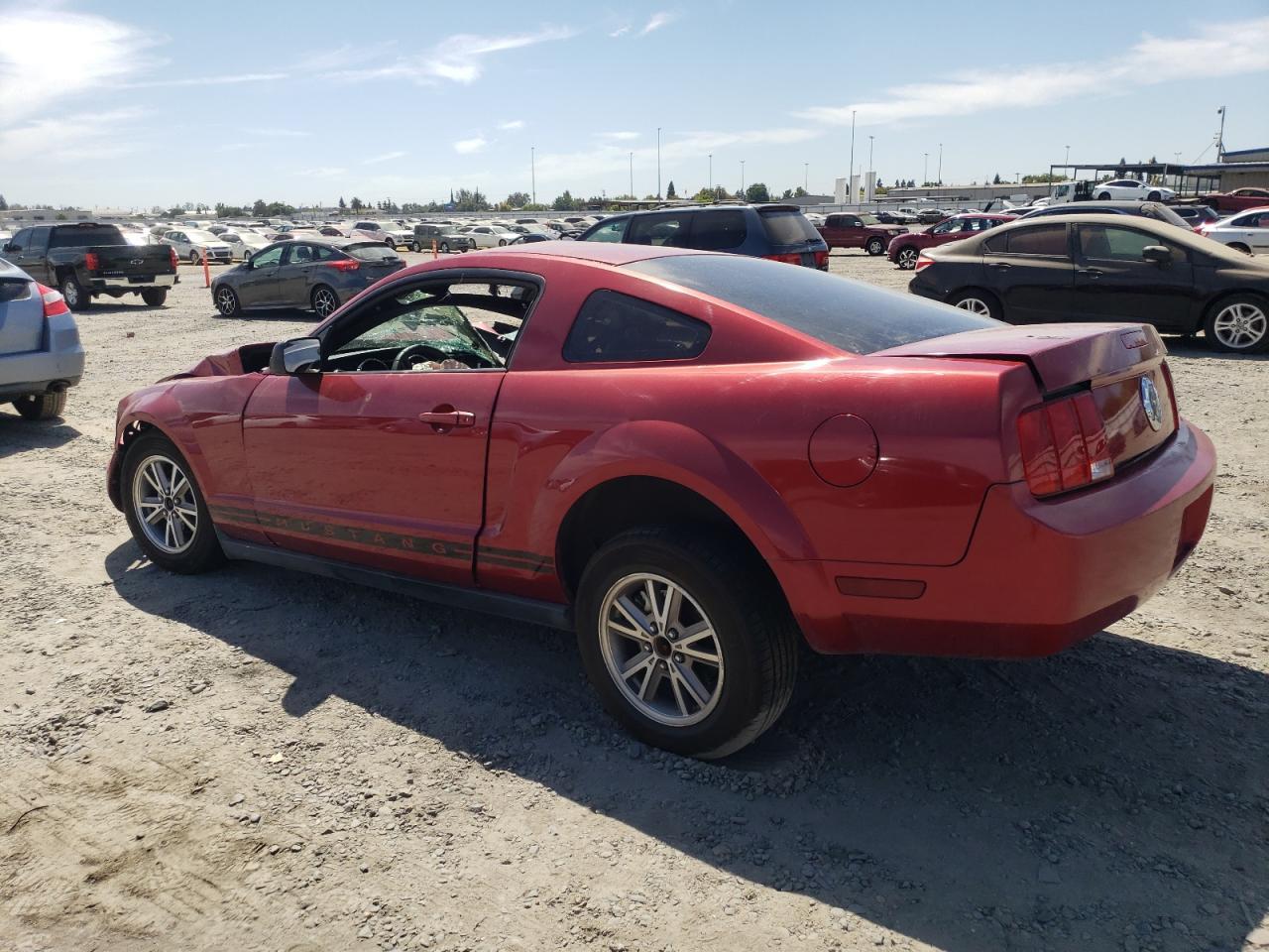 2005 Ford Mustang - Image 2