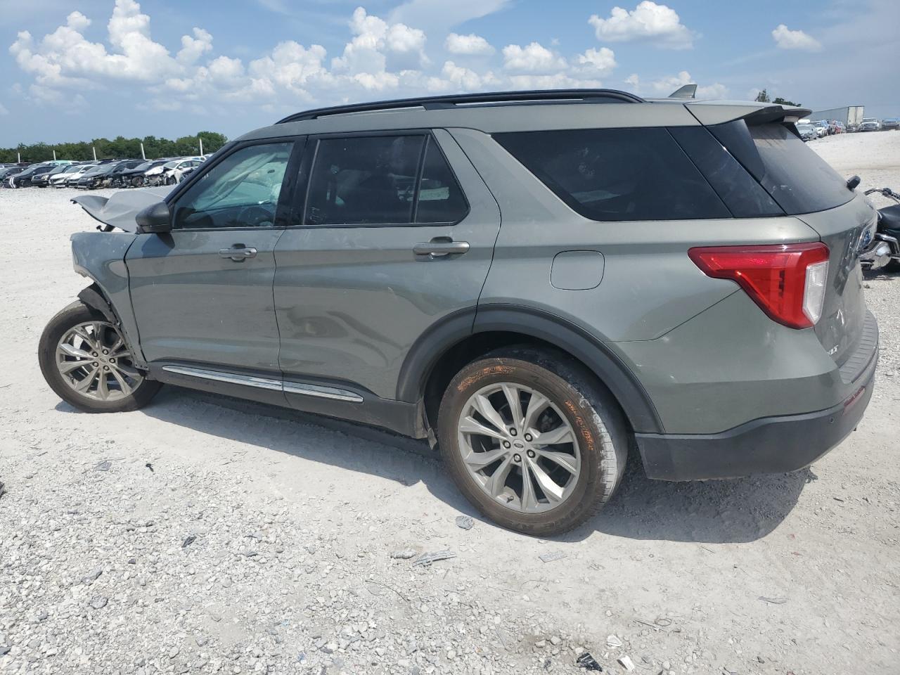 2020 Ford Explorer Xlt - Фото 2