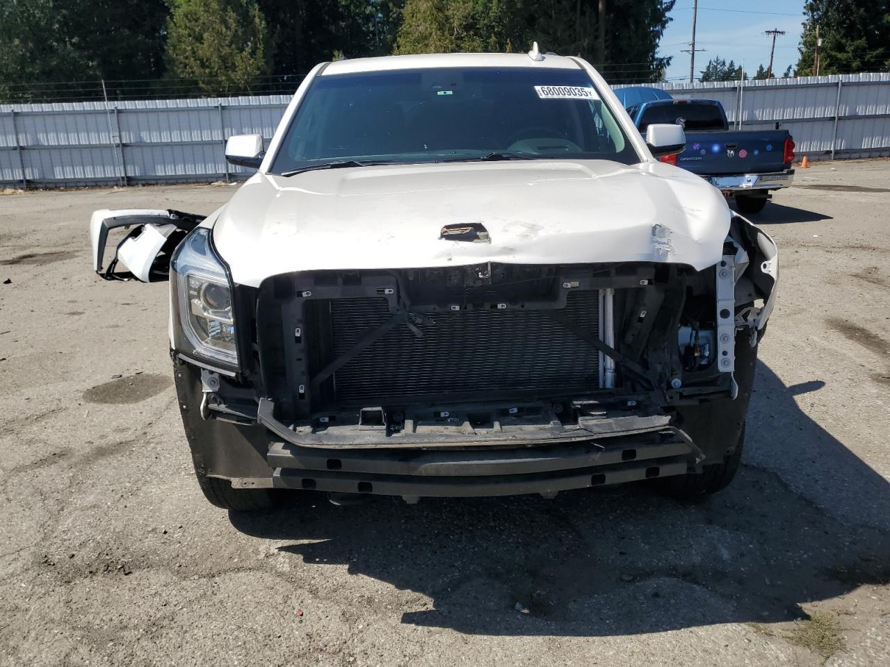 2017 GMC Yukon Denali - Image 5