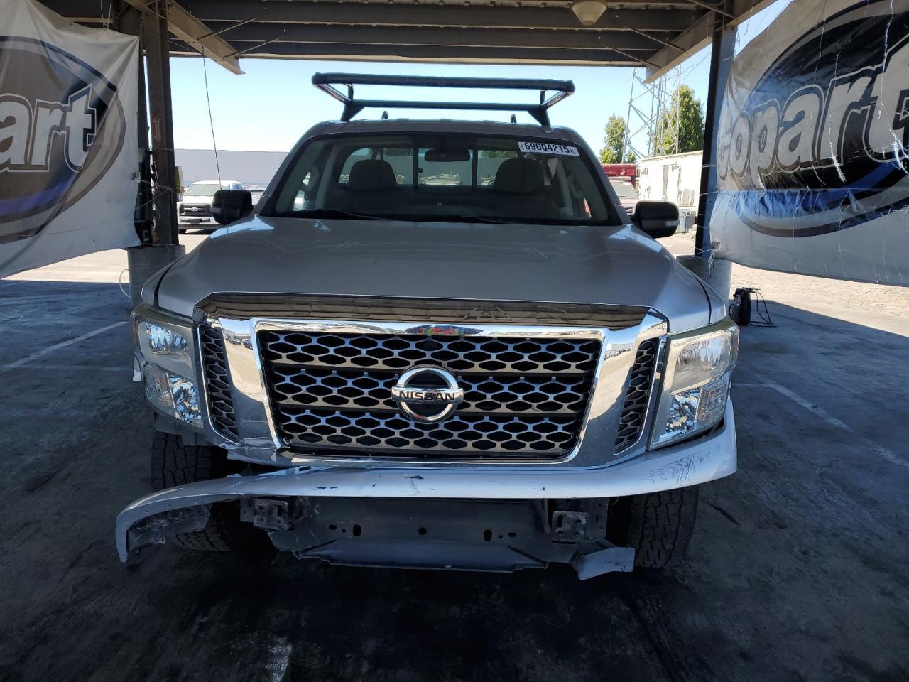 2017 Nissan Titan S - Фото 5