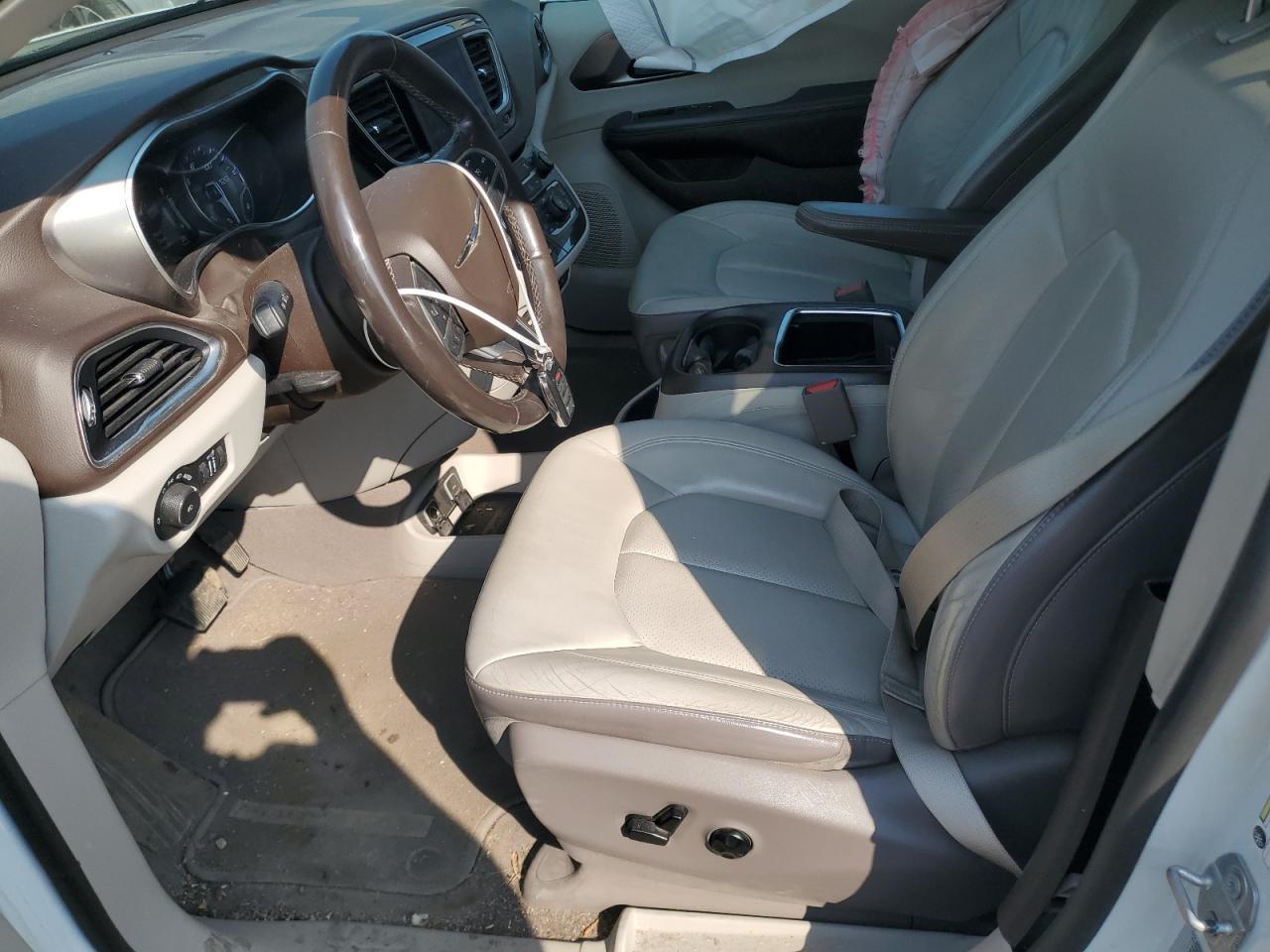 2017 Chrysler Pacifica Touring L Plus - Image 7