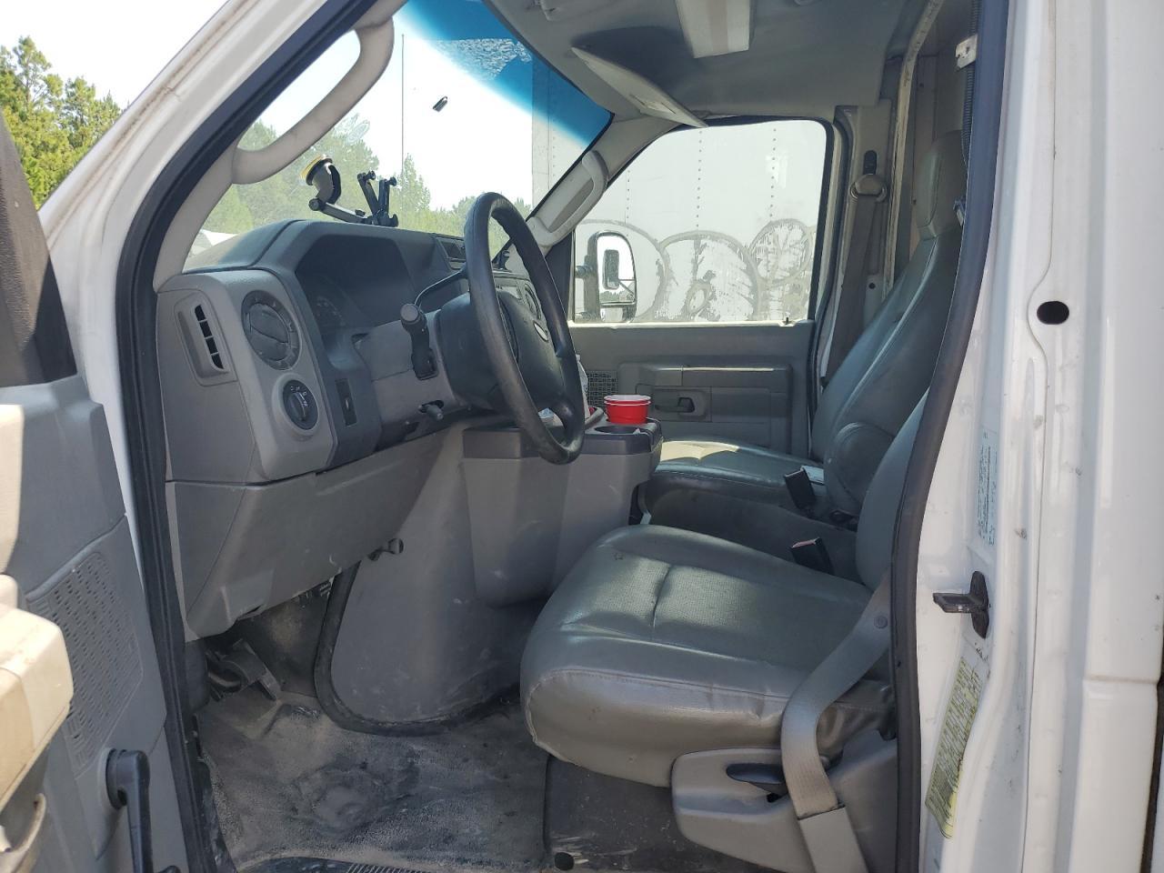 2009 Ford Econoline E450 Super Duty Cutaway Van - Фото 7