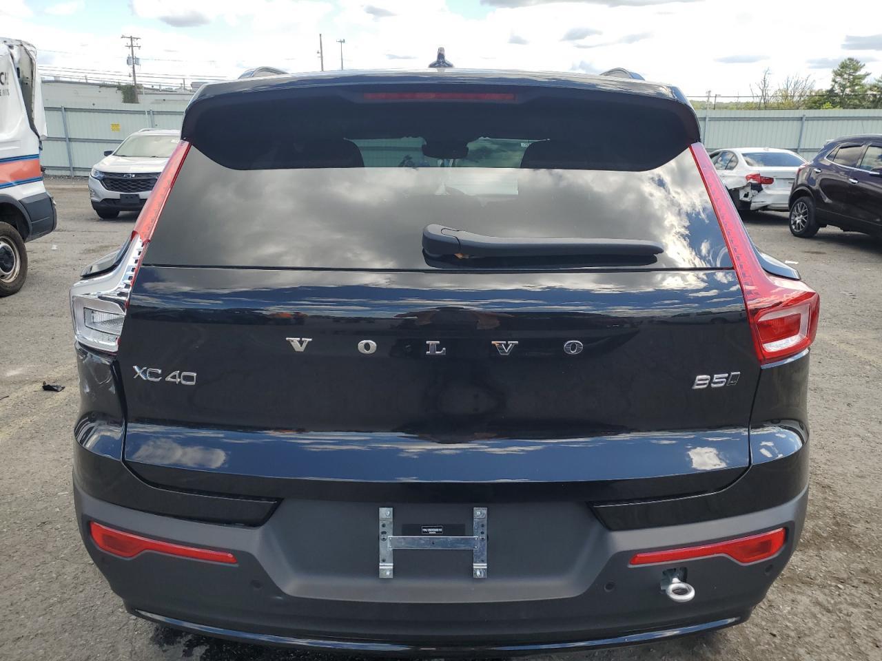 2025 Volvo Xc40 Plus - Image 6