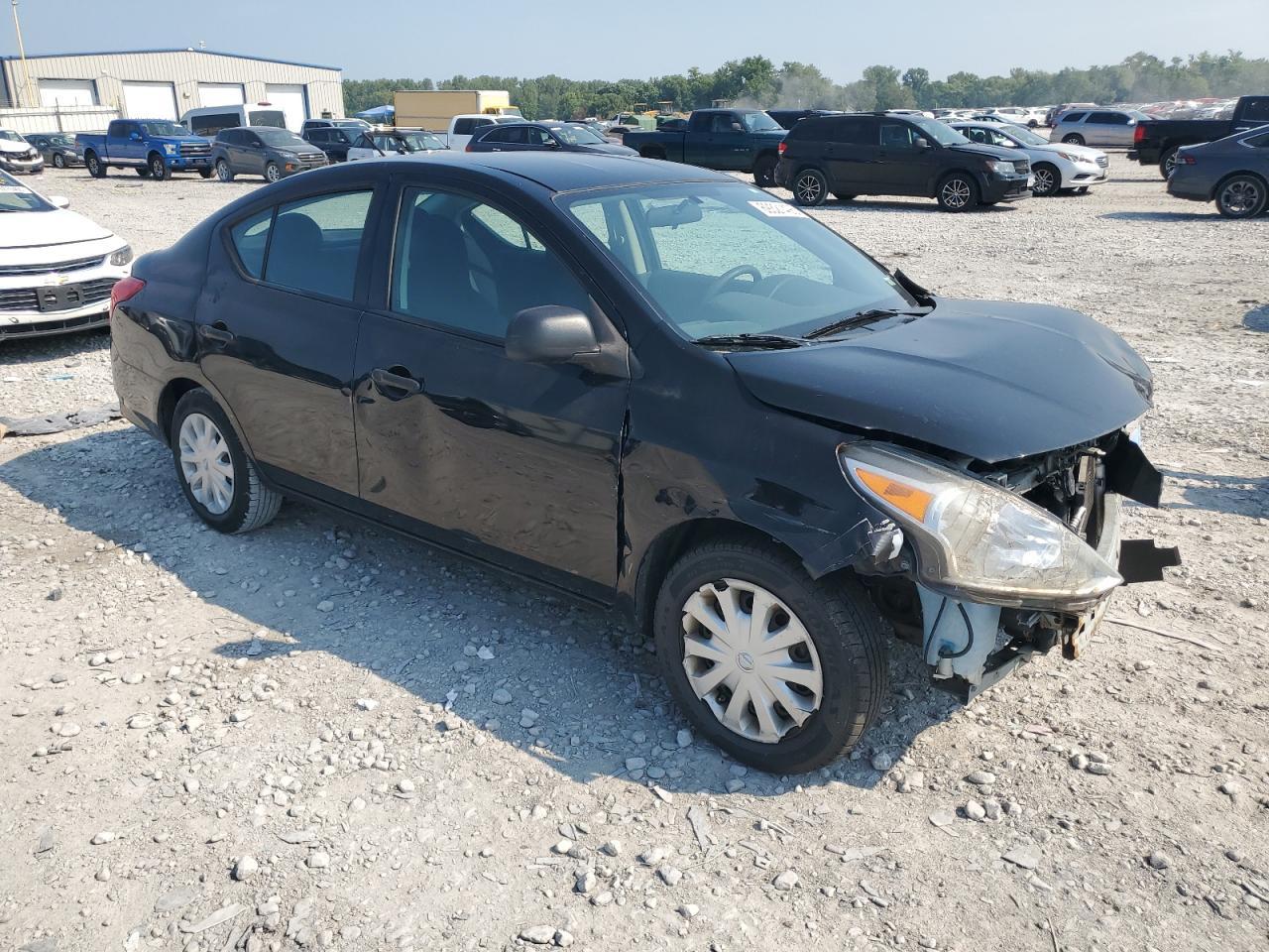 2015 Nissan Versa S - Фото 4