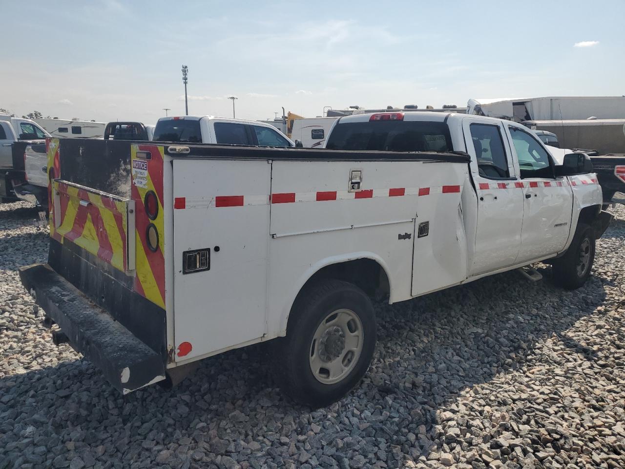 2015 Chevrolet Silverado C2500 Heavy Duty - Image 3