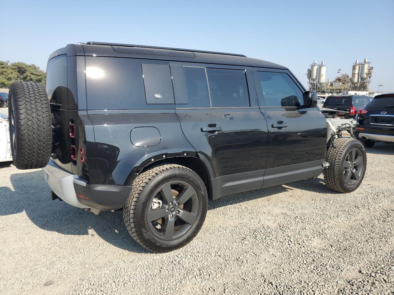 2024 Land Rover Defender 110 S - Фото 3