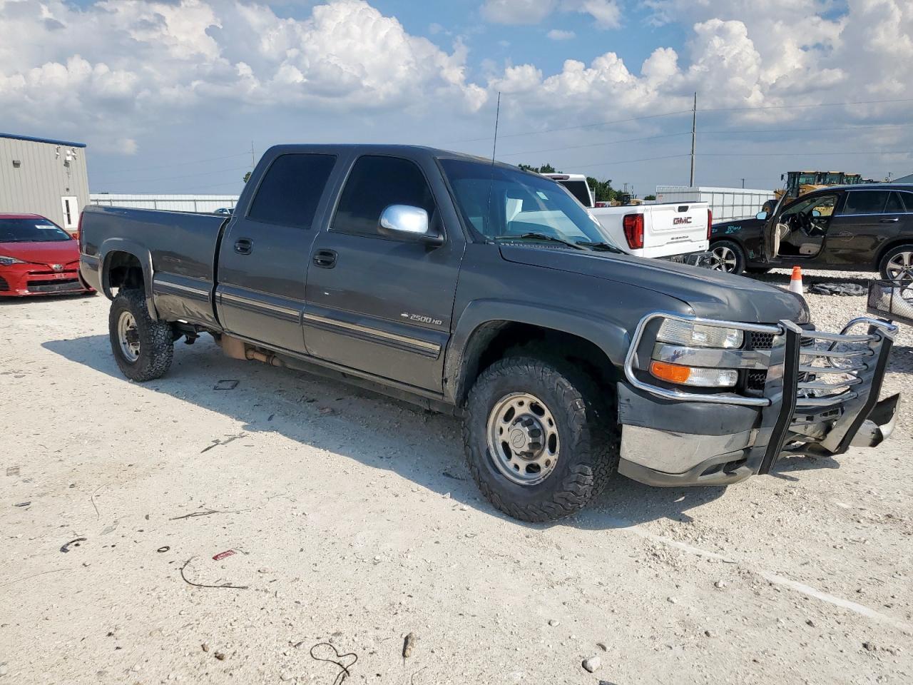 2002 Chevrolet Silverado C2500 Heavy Duty - Image 4