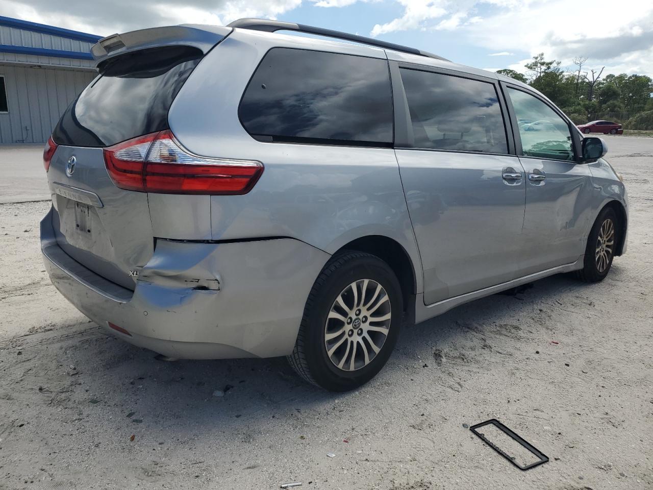 2018 Toyota Sienna Xle - Фото 3