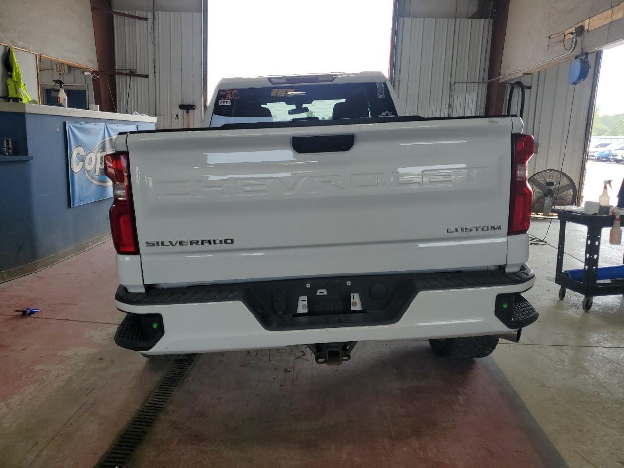 2019 Chevrolet Silverado K1500 Custom - Фото 6